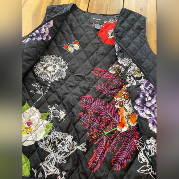 Desigual Womens Black Quilted Puffer Vest With Floral Lining Size 42 - Picture 3 of 4